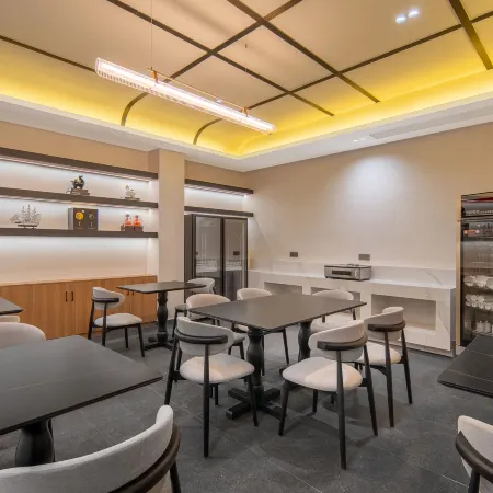 Yinmo Resort Hotel (Huangshan Yixian Hongcun Scenic Area Branch)