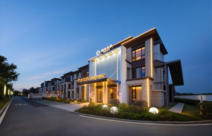 Poltton Century hotel