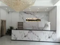 Hillman Hotel (Anshun Guanling Bus Station) - parking