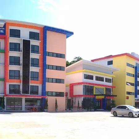 Sakura Budget Hotel Отели рядом с достопримечательностью «Торговый центр Tesco Lotus»