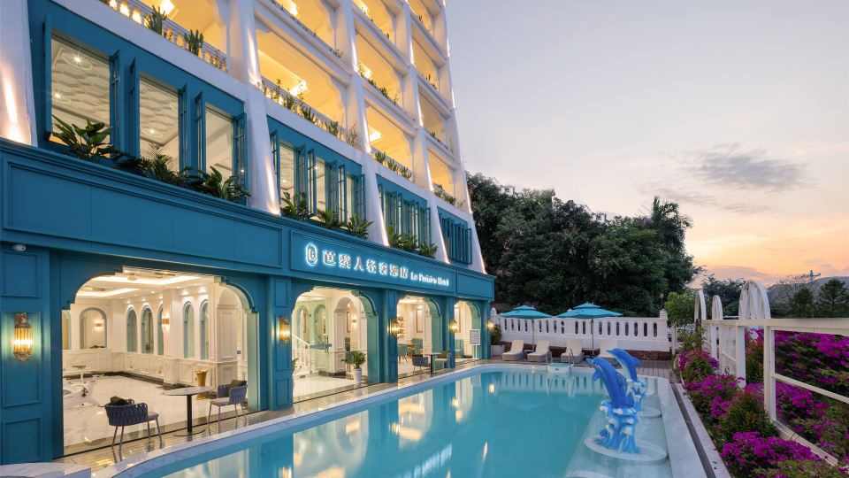 Xishuangbanna Parisian Riverview Light Luxury Hotel (Gaozhuang Xishuangjing Xingguang Night Market)