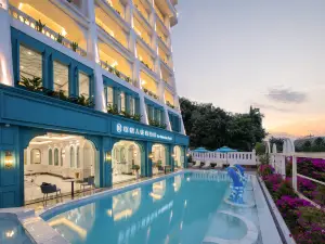 Xishuangbanna Parisian Riverview Light Luxury Hotel (Gaozhuang Xishuangjing Xingguang Night Market)