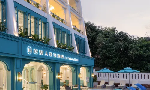 Xishuangbanna Parisian Riverview Light Luxury Hotel (Gaozhuang Xishuangjing Xingguang Night Market)