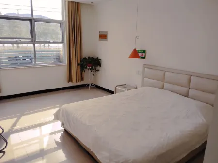 Feixian Lulushun Hotel Отели рядом с достопримечательностью «Yimeng Mountain Inzone Tianmeng Tourist Area»