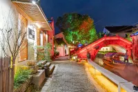 Qianshe Xisu Riverside Inn