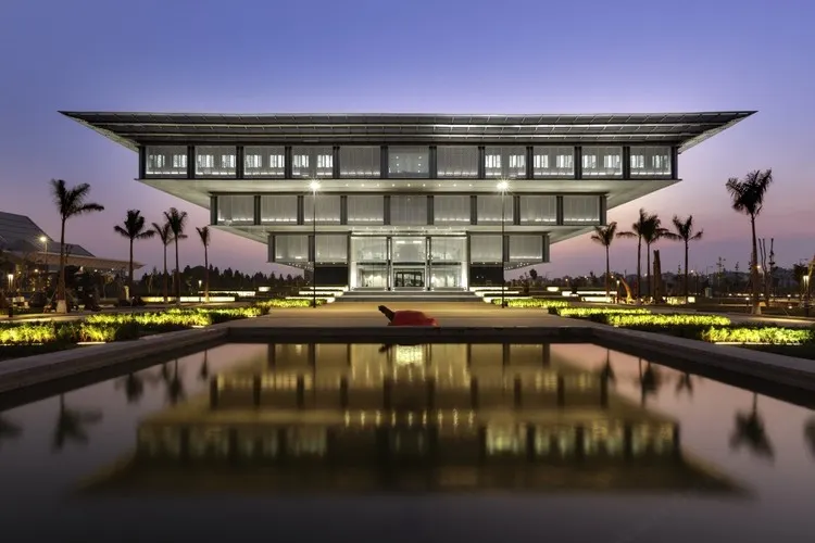 Western Skyline Hotel