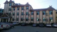 Amazon Hotel, Amazon