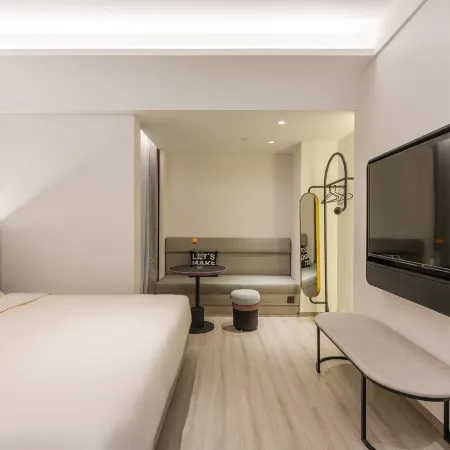 Atour X Hotel, near Renmin Bridge South Metro Station, Panmen Scenic Area, Suzhou Отели рядом с достопримечательностью «Панменские ворота»