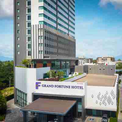 大財富酒店那空是貪瑪叻 Hotel Exterior