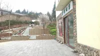 Ya'an Xinghui Homestay (Bifeng Gorge)