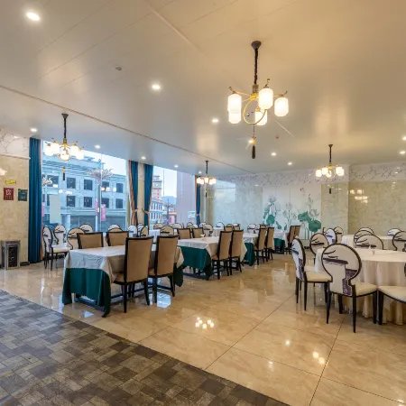 Yunjin Hotel (Ganzi Litang 318 National Road Dongcheng Branch)