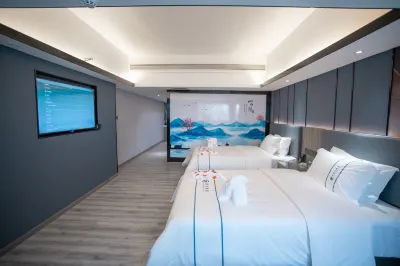 Tiancheng Hotel (Huaxi Biancheng Building) Hotels near Biancheng Park
