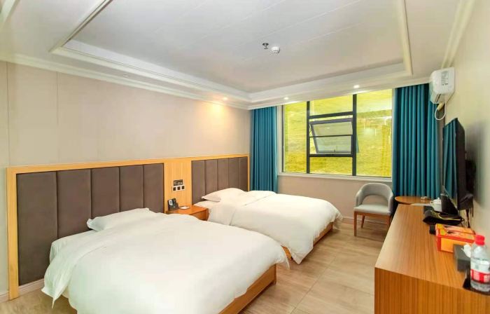 Yifeng Hotel