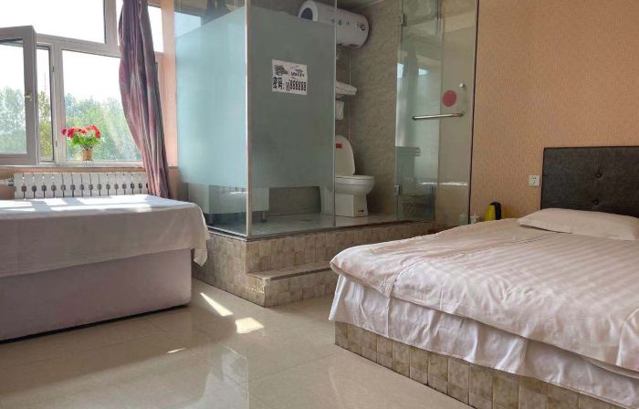 Longjiang Yijia Leisure Hotel