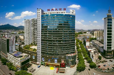 Qiongtian Hotel (Better Life Plaza, Huaihua Railway Station) Отели рядом с достопримечательностью «Huaihua Vocational and Technical College»
