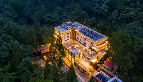 Pengzhou Chanyi Danjing Resort Hotel - Bjergudsigt