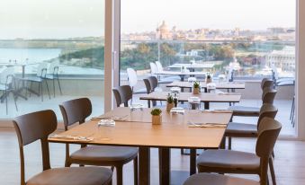 115 the Strand Hotel by Neu Collective