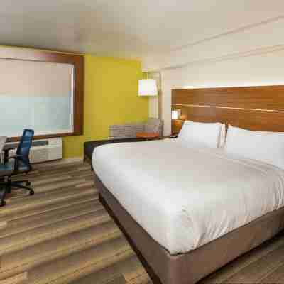 Holiday Inn Express Peoria North - Glendale Rooms