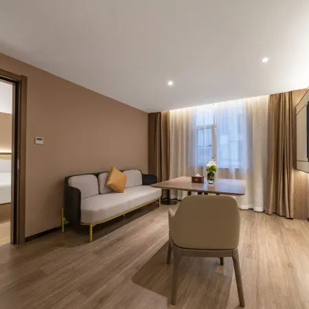 World Hotel (Jinan Quancheng Plaza Kuanhouli) Отели рядом с достопримечательностью «Гора тысячи Будд»
