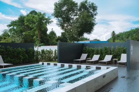 Blu Monkey Hub and Hotel Chanthaburi Отели в г. Чантхабури