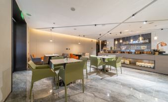 YiJu·Shangpin Hotel (Taixing Drum Tower Xintiandi Branch)