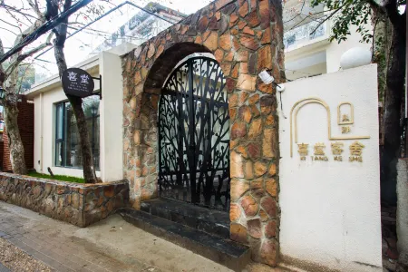 East Lake Xitang Guest House Отели рядом с достопримечательностью «China University of Geosciences»