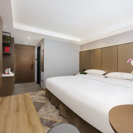 Korla Ronghui Yi Hotel (Xiangli Avenue Food Street Branch)