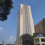 Manlu Ins Design Hotel (Baolong Plaza, Jinsui Avenue, Xinxiang) Отели рядом с достопримечательностью «Новая медицинская школа»