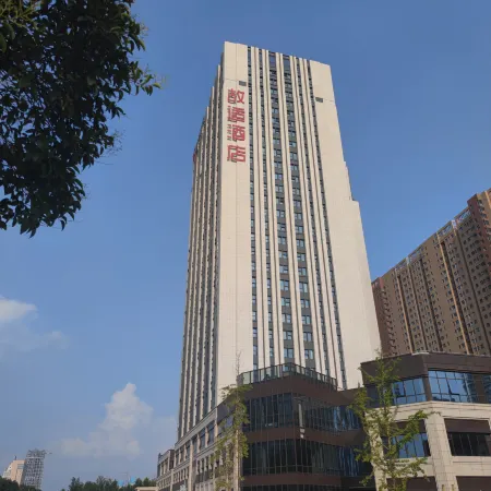 Manlu Ins Design Hotel (Baolong Plaza, Jinsui Avenue, Xinxiang)