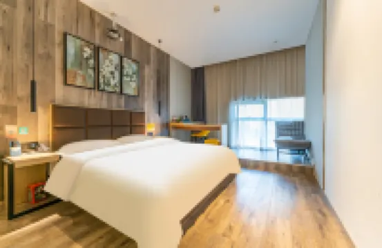 Weilan Xinshe Hotel (Shilaoren Beach Miaoling Road Subway Station)