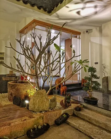 Stone Hot Spring Inn (Hot Spring Qidan Ancient Town)