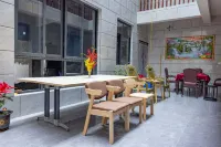 Qingcheng Mountain Banshan Bianxia Homestay