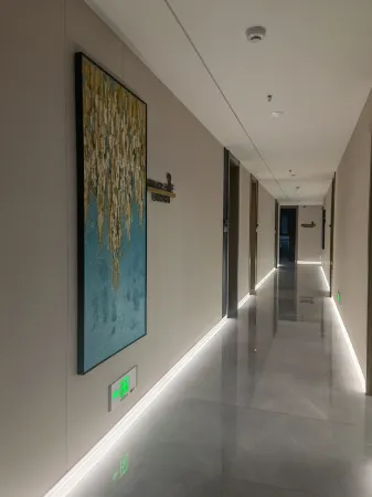 Elu Hotel (Emeishan Tourism Passenger Transport Center Branch) Отели рядом с достопримечательностью «Jiulao Cave»