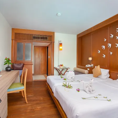 Seaview Patong Hotel Отели рядом с достопримечательностью «Пляж Парадайз»