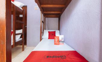 RedDoorz Hostel @ Popoy's Backpackers Mati