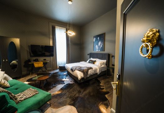 부다페스트 시내 야경 이미지