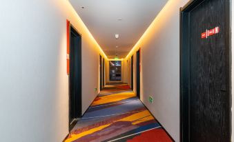 Ibis Hotel (Xi'an Bell and Drum Tower Guangji Street Metro Station)