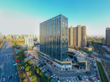 Liyi Light Residence Hotel (Lu'an Government Affairs Center Branch) Отели рядом с достопримечательностью «Yueliang Island»