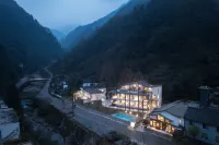 Qingcheng Mountain Yunxi Shangtang Villa