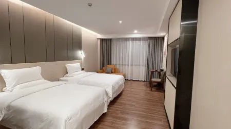 Hengyue Hotel (Lechang RT-Mart) Отели рядом с достопримечательностью «Ancient Buddha Rock Cave»