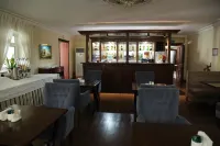 HL 309 Hotel - Barer