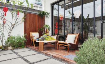 Under the big tree の XiYue Homestay