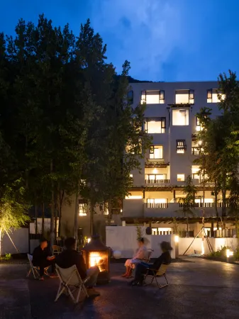 EGO Hot Spring Resort Hotel Отели рядом с достопримечательностью «Shuijingzi»