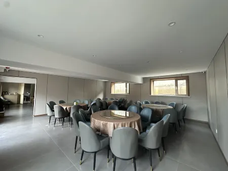 Qinglai Hotel Отели рядом с достопримечательностью «White Birch Forest»