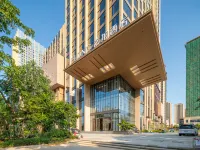 藝龍酒店（湛江海灣大橋萬達店） 鄰近湛江軍事文化博覽園的酒店