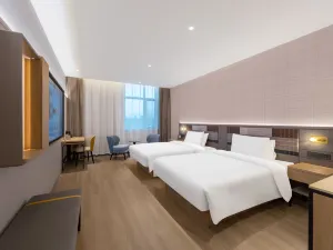 Homeinn Plus Hotel (Hotan Huochezhan)