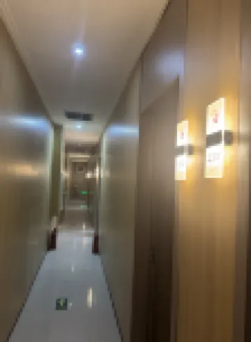 瀋陽天鑫聚ホテル（中街地下鉄駅故宮）