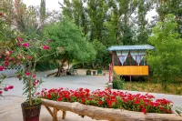 Dunhuang Li Yuan Inn Hotels near Mingsha Mountain And Crescent Spring