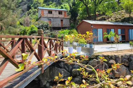 huadu Jingdian Hotel Отели рядом с достопримечательностью «Dayushan Island»