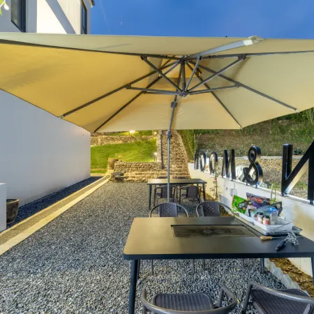 Sun & Moon Mountain B&B (Anhui South Sichuan Line Store)